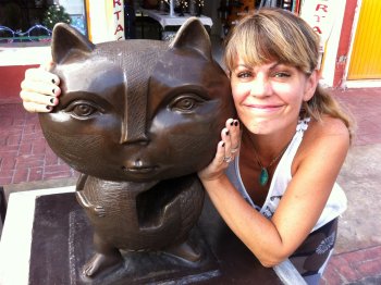 Traci Arnold with a cat statue